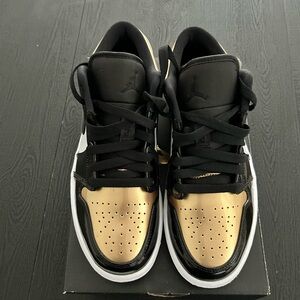 Air Jordan 1 Low - Black-white and Metallic Gold Sneakers